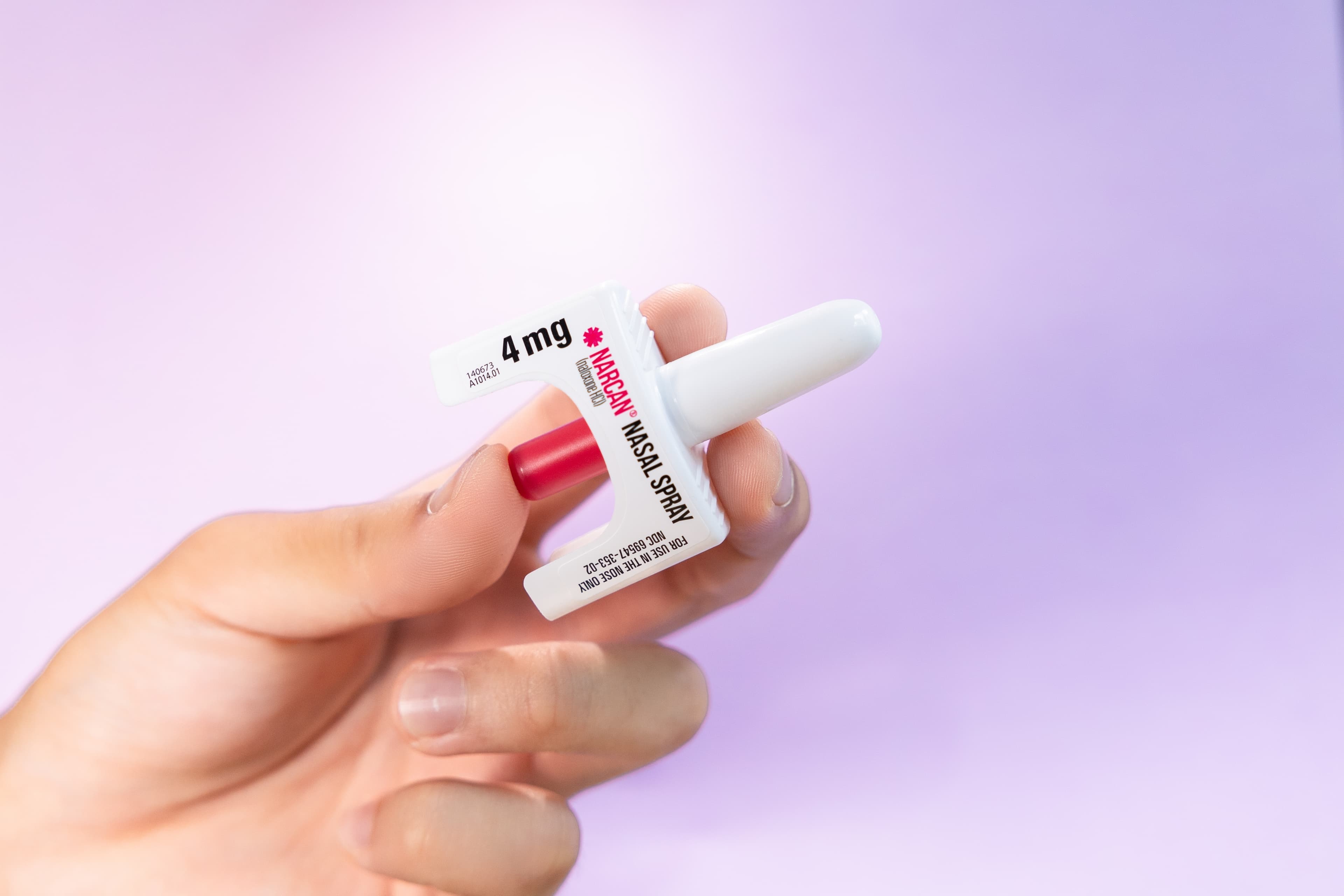 How to Spot an Overdose (And When to Use Narcan)